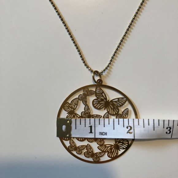 Set of golden butterfly necklace and earrings - Picture 4 of 7